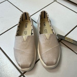 Toms Canvas Shoes